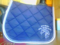 Réservez votre tapis au logo des écuries